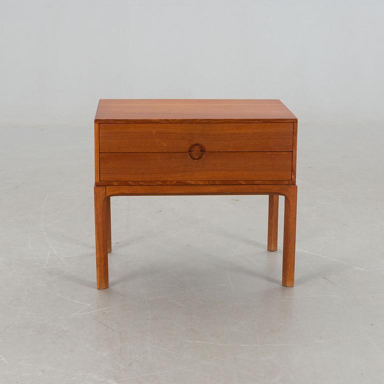 SÄNGBORD, Axel Kjaersgaard, Odder, Danmark.