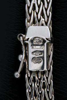 An 18K white gold chain, Unoaerre, Italy, 27g.