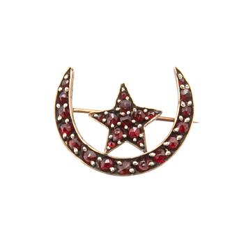 Necklace, earrings, and brooch with faceted garnets.