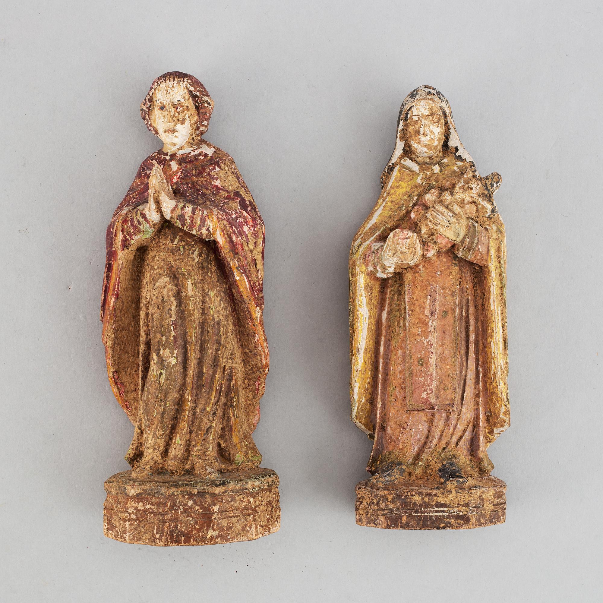 A pair of wooden figures around 1800.