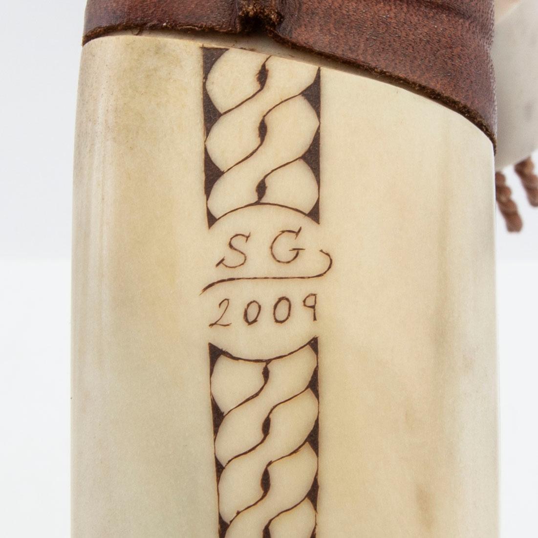 Stefan Groth i Valbo, halvhornskniv signerad 2009.