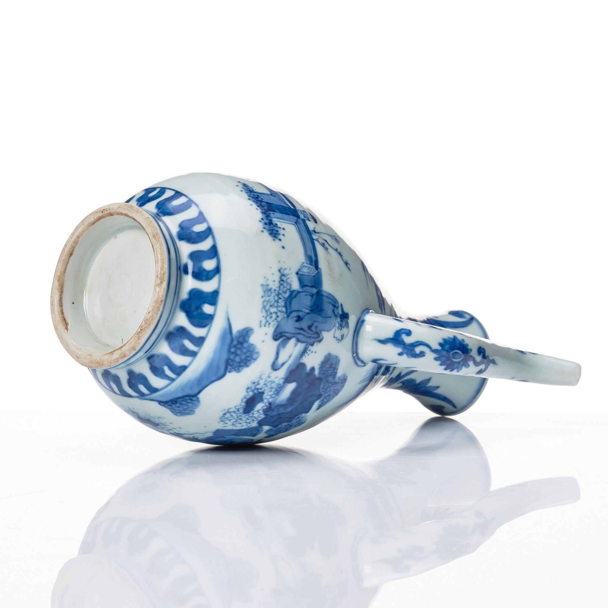 A blue and white Transition ewer, 17th Century.