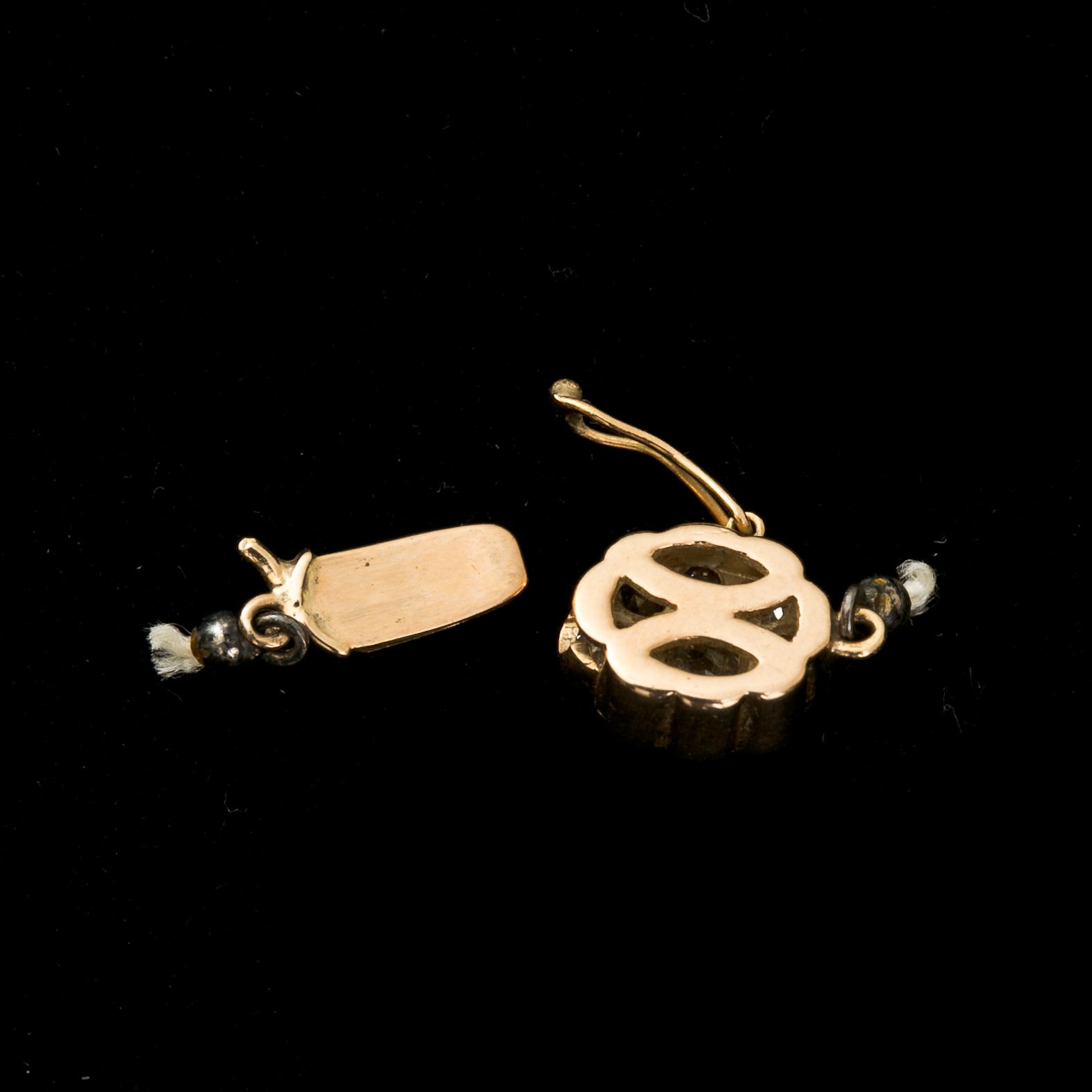 COLLIERLÅS, 18 k guld med gammalslipade diamanter ca 0,30 ct. Vikt ca 1,5 g.