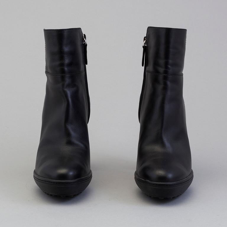 A pair of boots by Tod´s, in size 36,5.