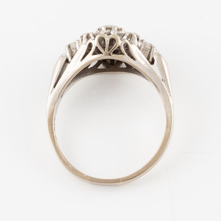 Ring, carmosé 18K vitguld med briljantslipade diamanter.