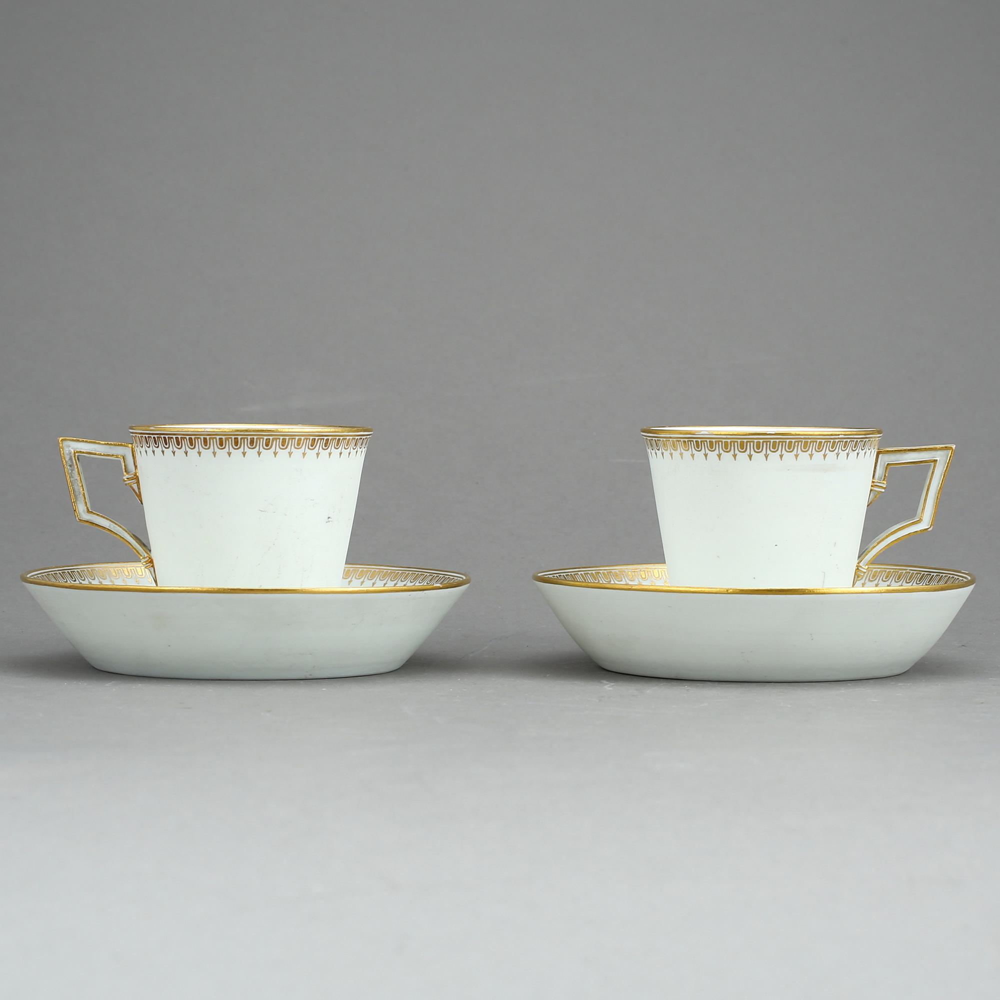KOPPAR MED FAT, ett par, Meissen, tidigt 1800-tal.