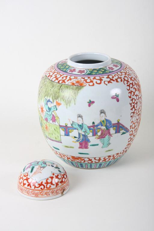 BOJAN med lock, porslin, Kina.