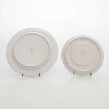 Ulla Procopé, Tekoppar och assietter, 12 delar, "Rosmarin", stengods. Arabia 1961-74.