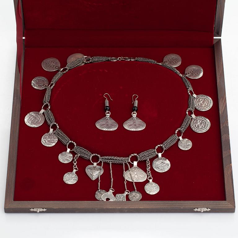 A sterling silver Jubilee collier and earrings set for Kalevala's 150th anniversary. Kalevala Koru Helsinki 1984, 1992.