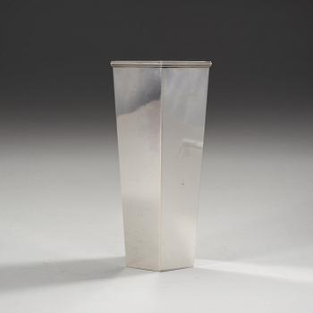 A Wiwen Nilsson sterling hexagonal vase, Lund 1947.