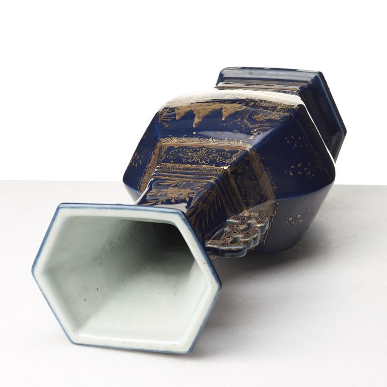 A powder blue vase, Qing dynasty, 18th/19th Century.