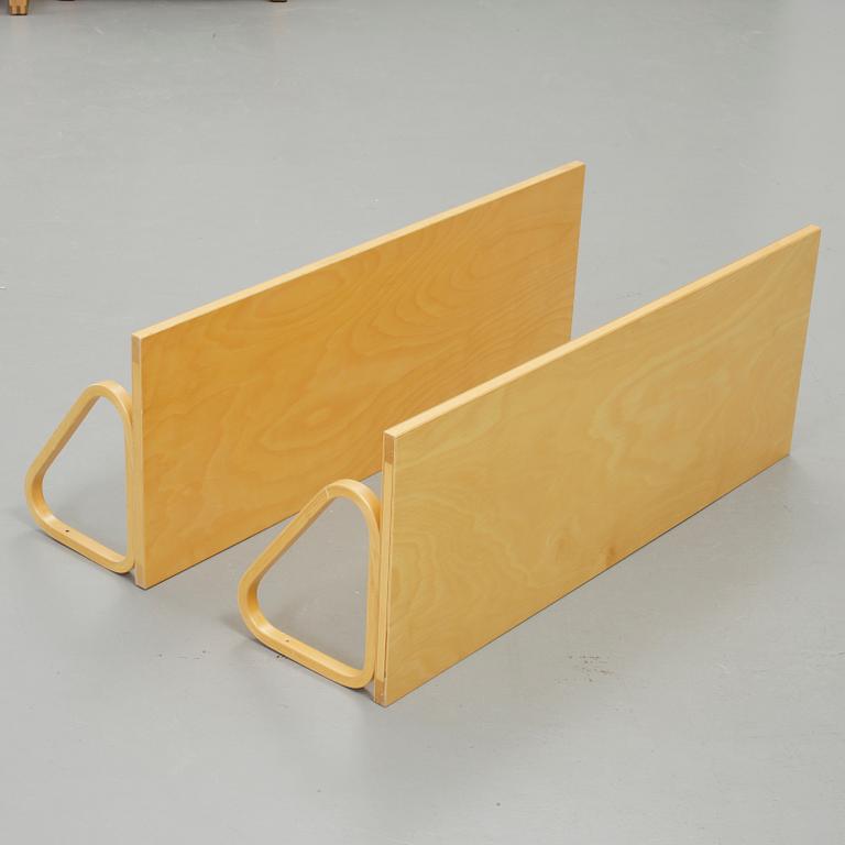 HYLLOR, ett par, Alvar Aalto, Artek.