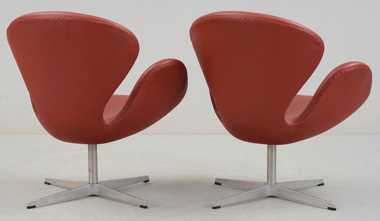 An Arne Jacobsen red leather 'Swan' chair, Fritz Hansen, Denmark 2001.