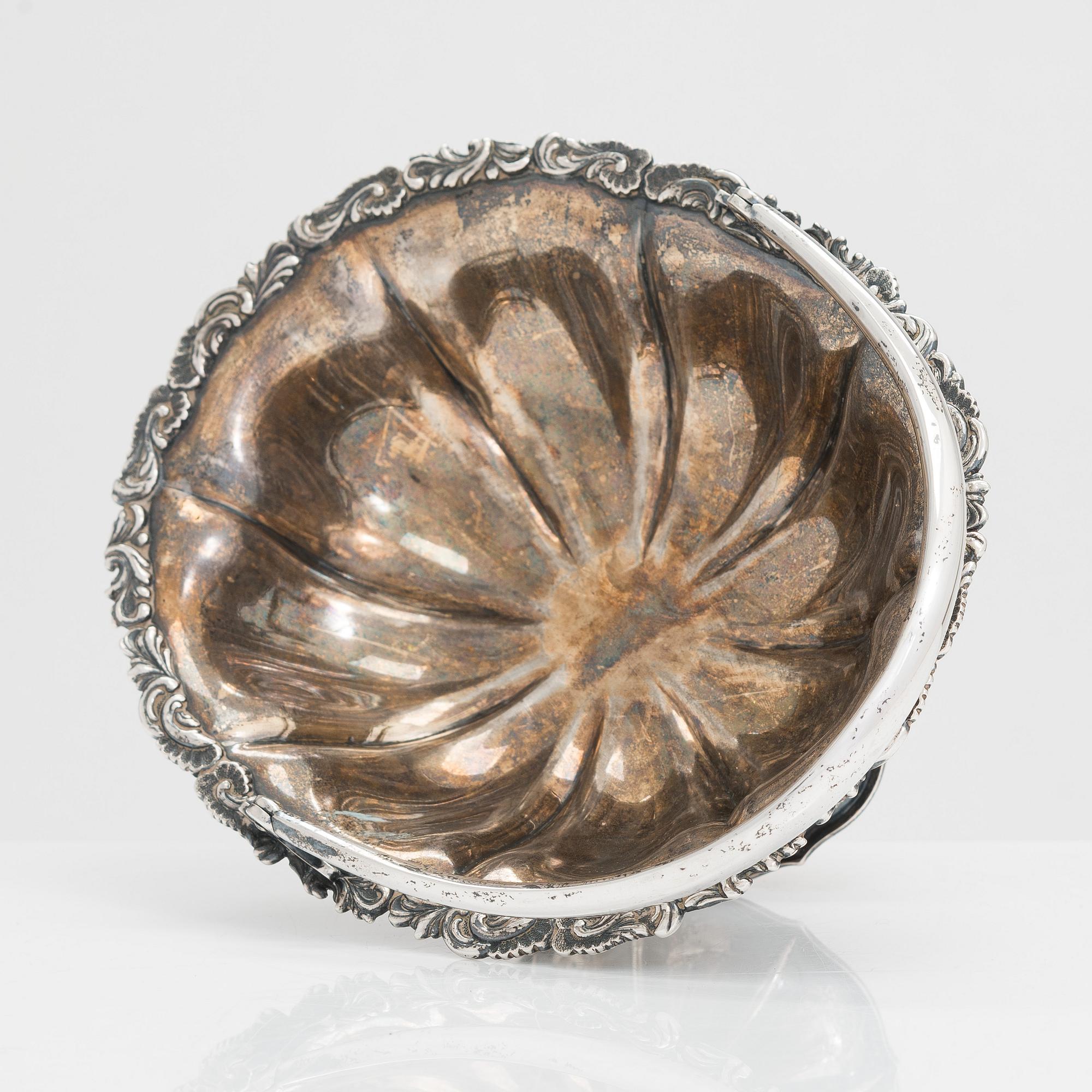 Konfektkorg och glasunderlägg, 12 st, silver, Helsingfors och Tavastehus  1920- och 1930-tal.