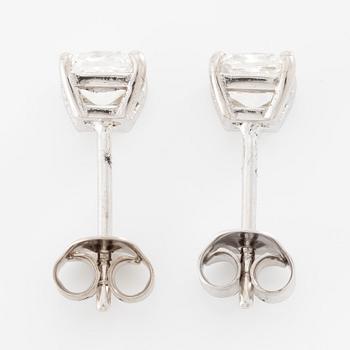 Earrings, 18K white gold with cushion-cut diamonds, total 1.01 ct. Accompanied by GIA dossier.