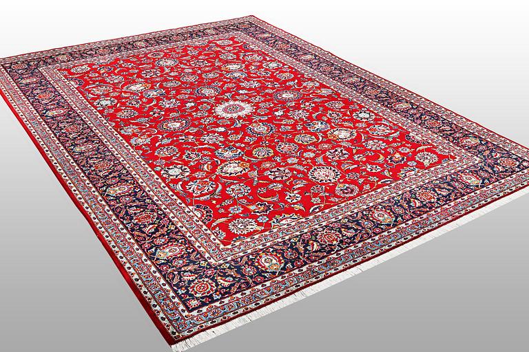 A carpet, Kashan, ca 380 x 280 cm.