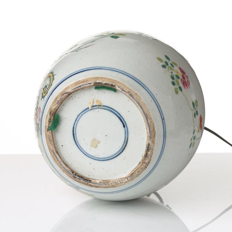 BORDSLAMPA/BOJAN, porslin. Qingdynastin, Qianlong (1736-95).