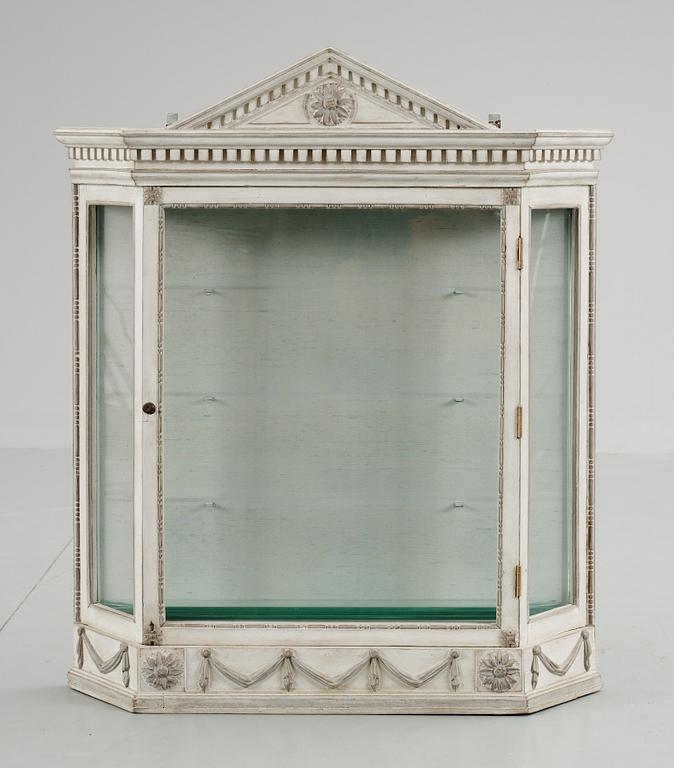A Louis XVI-style vitrine, 20th century.