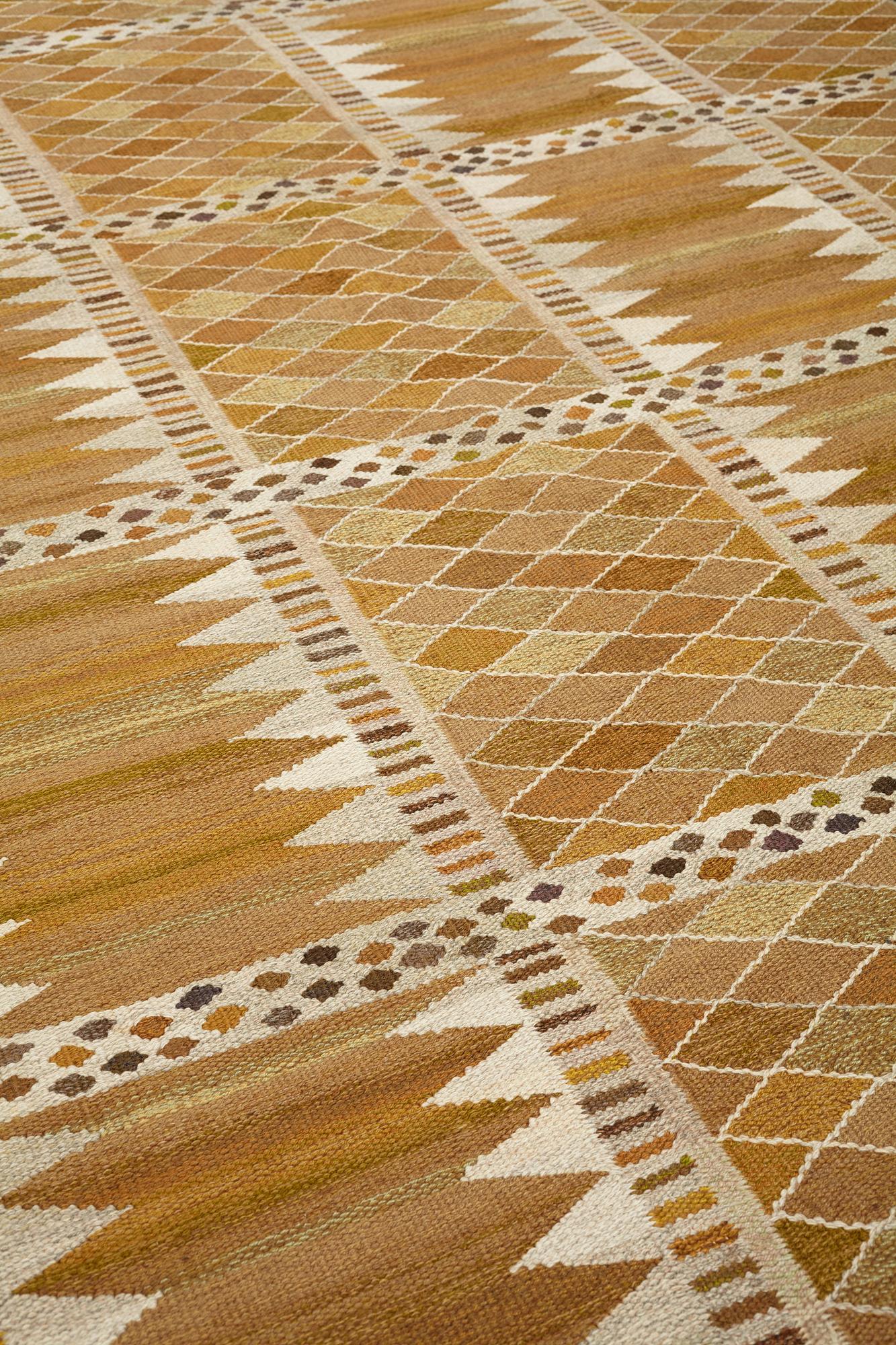 Marianne Richter, matto, "Josefina ljusbrun", tapestry weave, ca 303-305 x 230-235 cm, signed AB MMF MR.