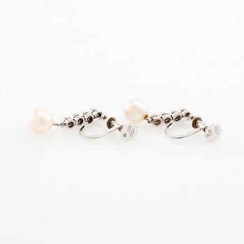 Earrings, a pair of 18K white gold set with round brilliant-cut diamonds and cultured pearls.