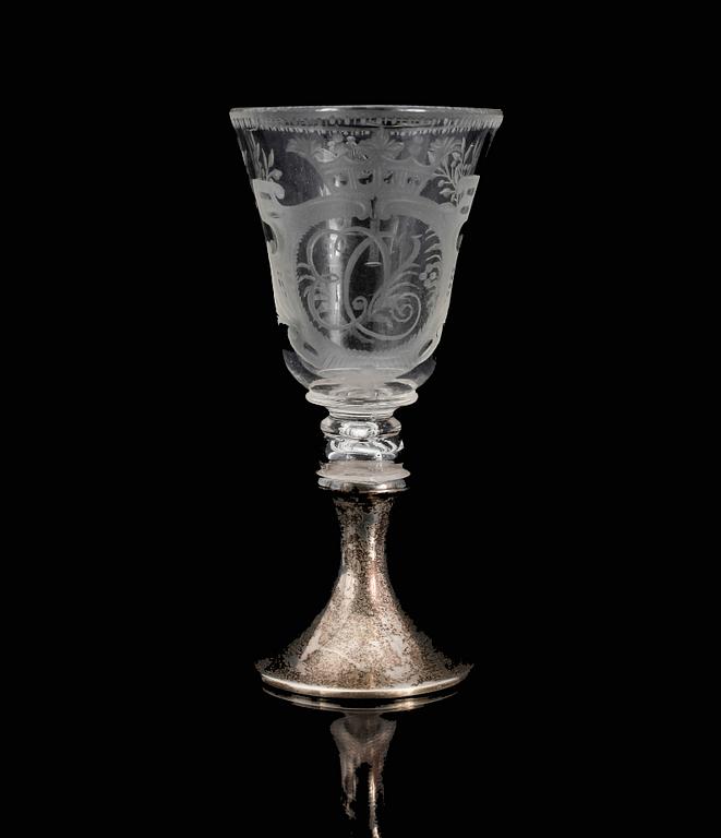 GLAS PÅ SILVERFOT, delvis 1700-tal.