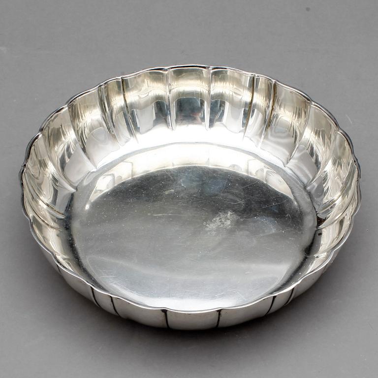 SKÅL, silver, CG Hallberg, Stockholm, 1935. Vikt ca 250g.