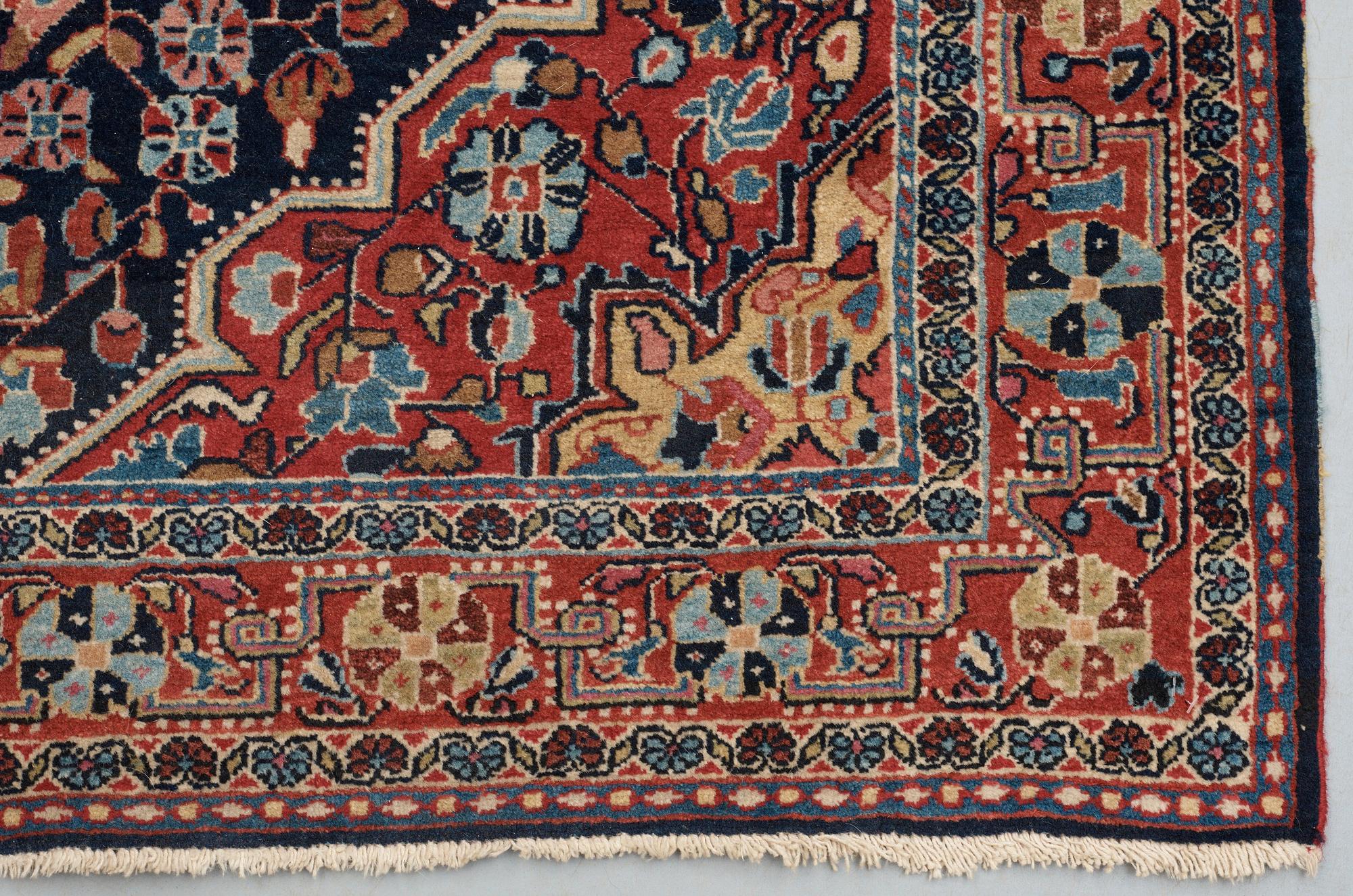 SEMI-ANTIQUE JOZAN. 203,5 x 127 cm.