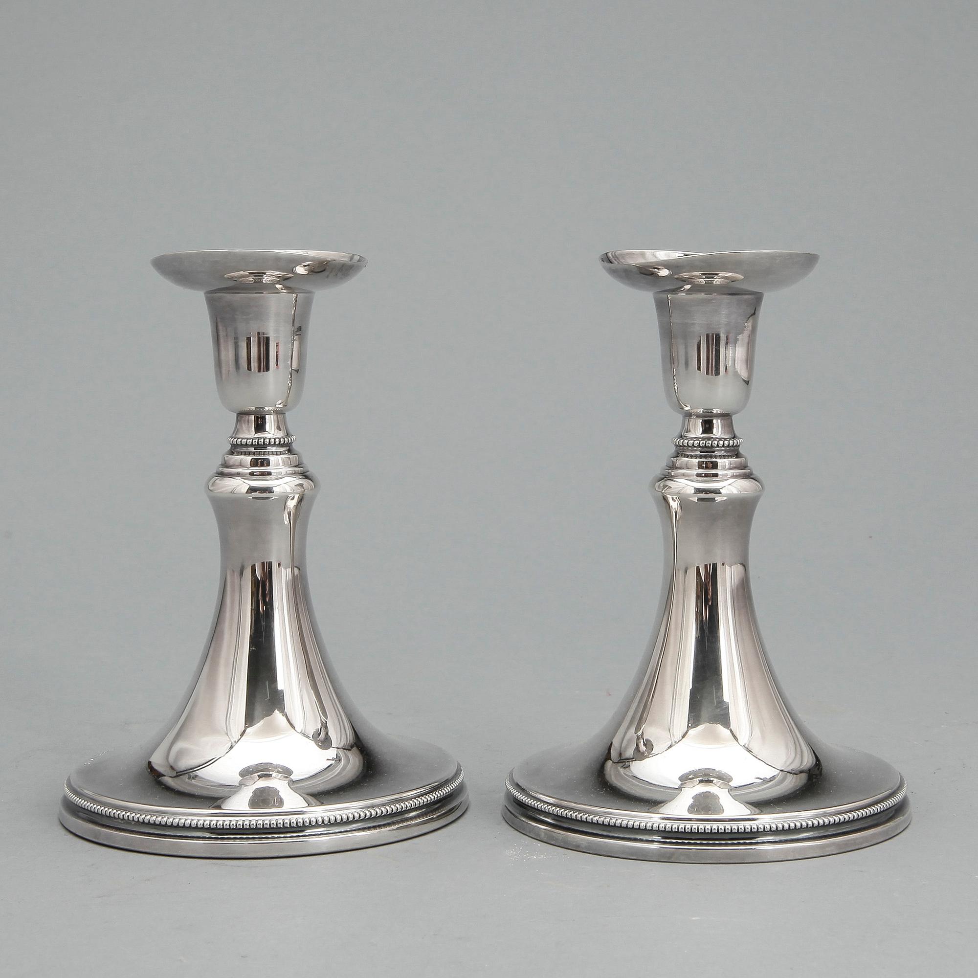 LJUSSTAKAR, ett par, silver, Eric Löfman, MGAB, Uppsala, 1956. Total vikt ca 469 g.