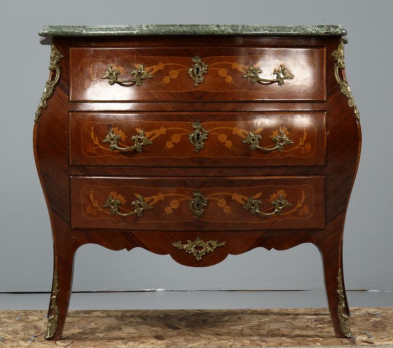 BYRÅ, rokokostil, 1900-tal.