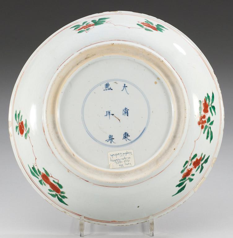 A sancai glazed charger, Qing dynasty, six characters mark and period of Kangxi (1662-1722).