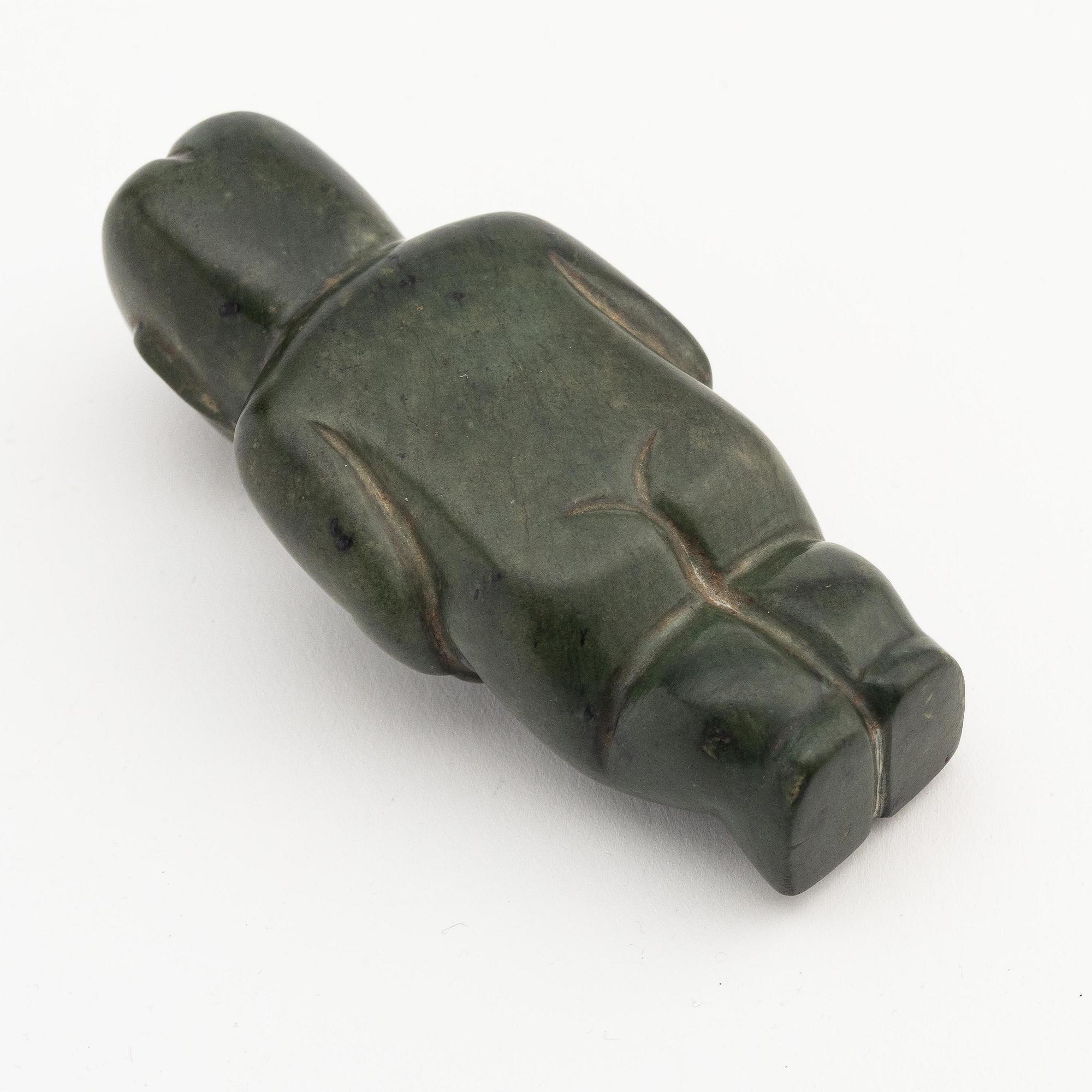 Figurin, grön sten, troligen Olmekisk 2500 f.Kr-250 e.Kr.