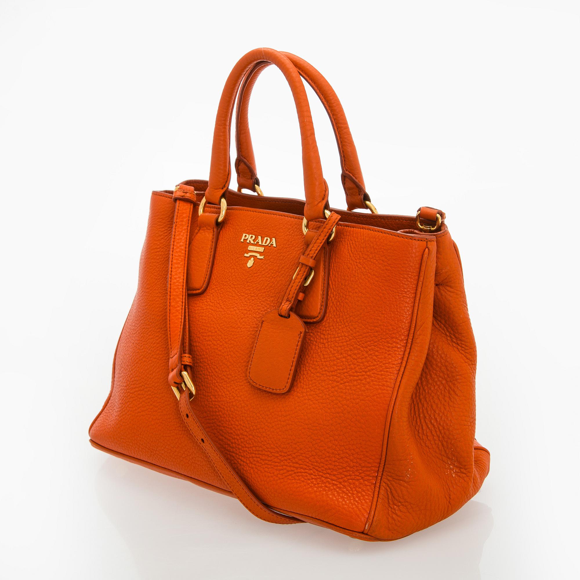 Prada, a 'Vitello Daino Tote' bag.
