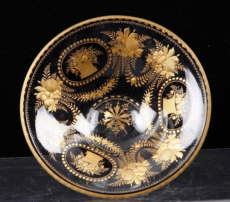 SKÅL PÅ FOT samt VASER, 3 st, glas, bl a Orrefors och Kosta, 1900-tal.