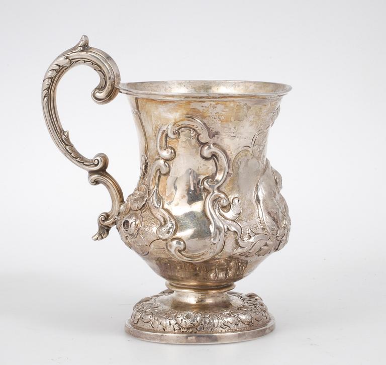 BÄGARE, silver, nyrokoko, London 1853. Vikt 249 gram.