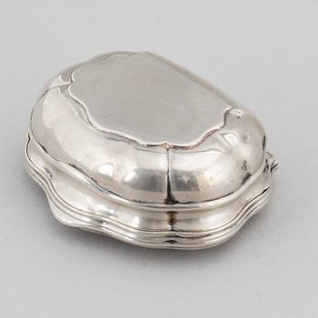 A Swedish 18th century parcel-gilt silver snuff-box, unmarked.