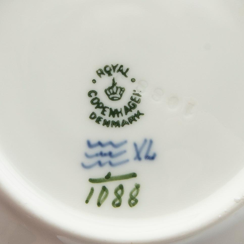 Service 52 pcs Musselmalet Royal Copenhagen Denmark porcelain.