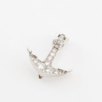 Brooch in the form of an anchor made of 18K white gold with diamonds.