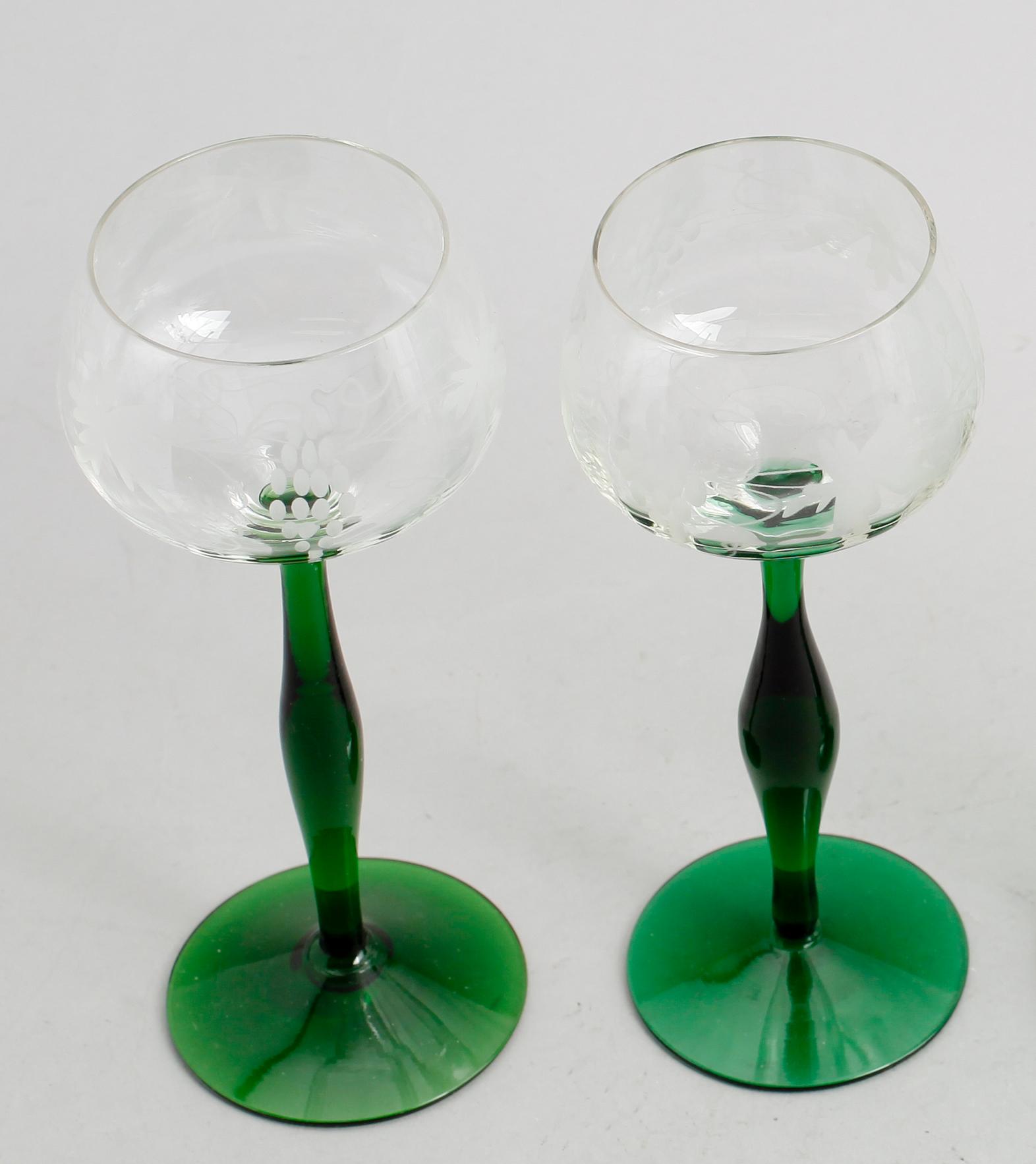 VITVINSGLAS, 17 st snarlika, 1900-talets mitt.