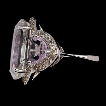 RING, sterlingsilver, topaser och ametister. Vikt ca 7,2 g.