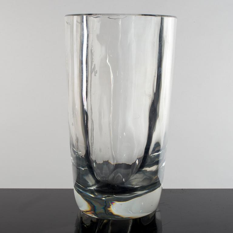 VICKE LINDSTRAND, glas, Orrefors, signerad.