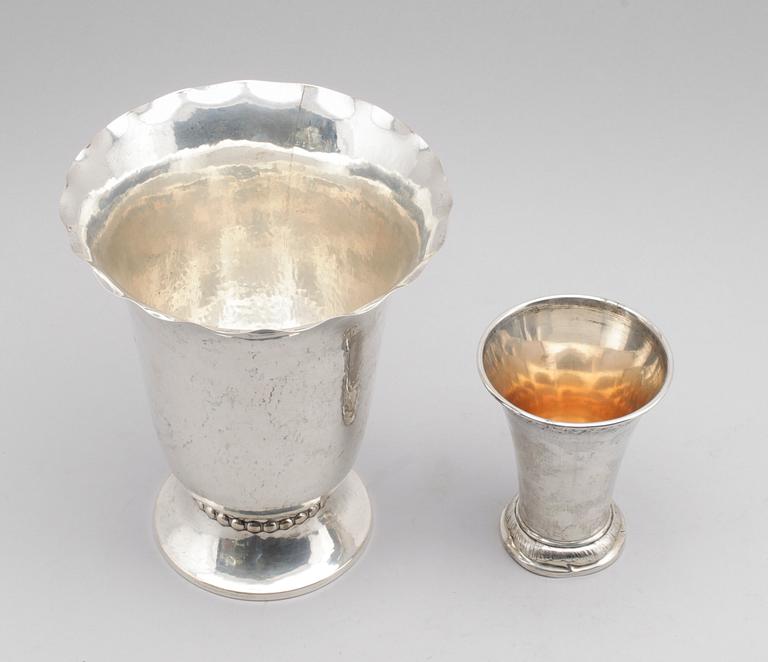 VAS OCH BÄGARE, silver, svenska stämplar, 1900-talets första hälft. Vikt ca 382 gram.