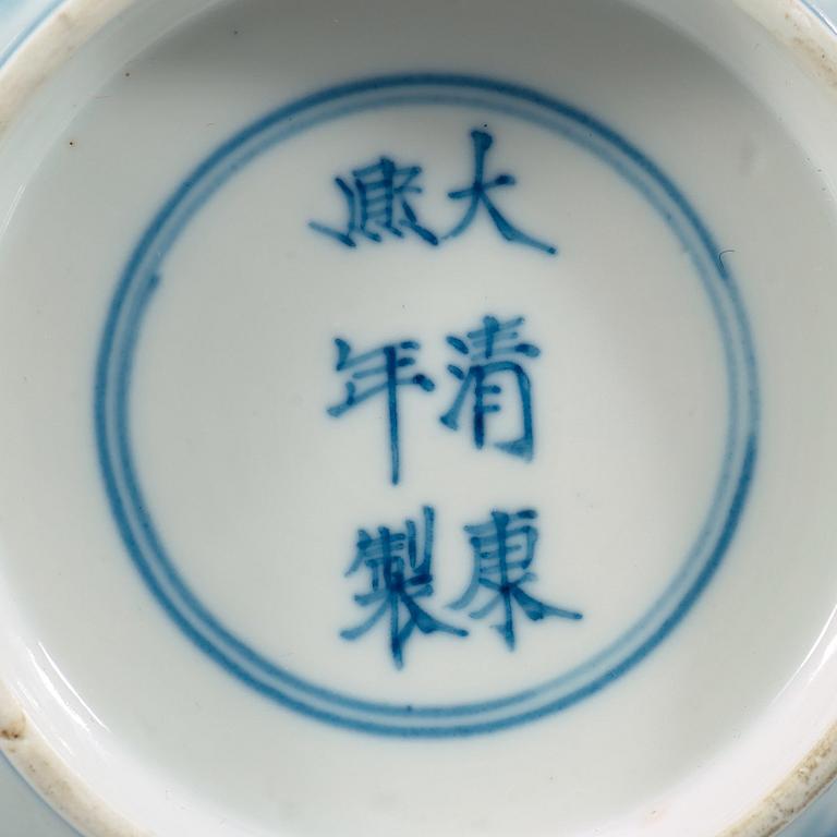 A blue and white bowl, Qing dynasty, with Kangxis six character mark and period (1662-1722).