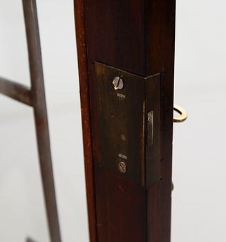 VITRINSKÅP, England, 1900-talets första hälft.