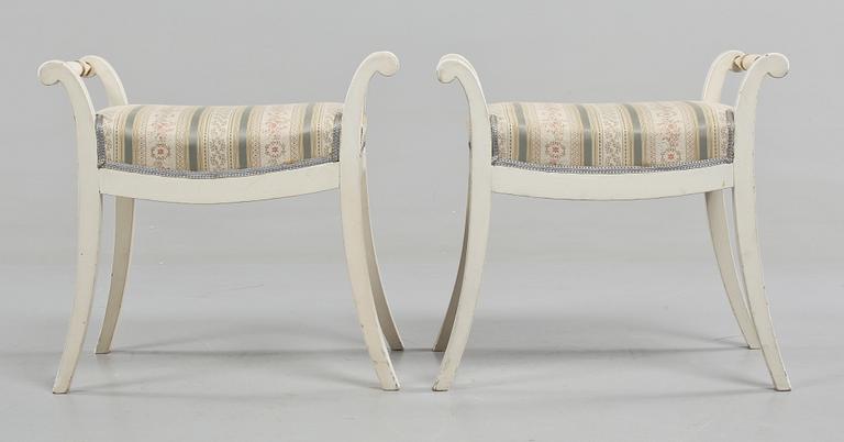TABURETTER, ett par, 1800-tal.