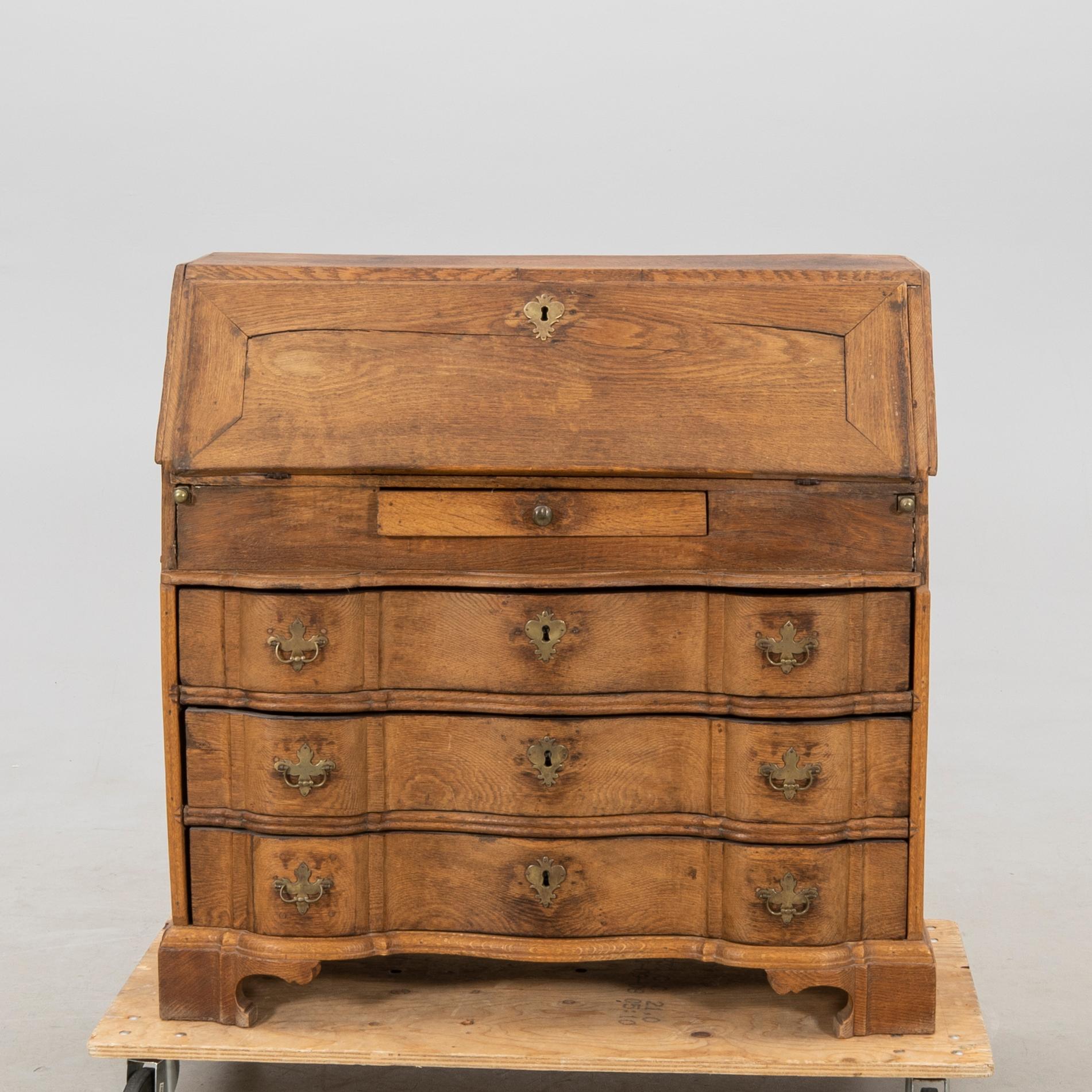 Writing bureau, late Baroque, mid-18th century.