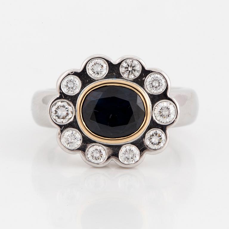 GAUDY, Ring med safir och diamanter.