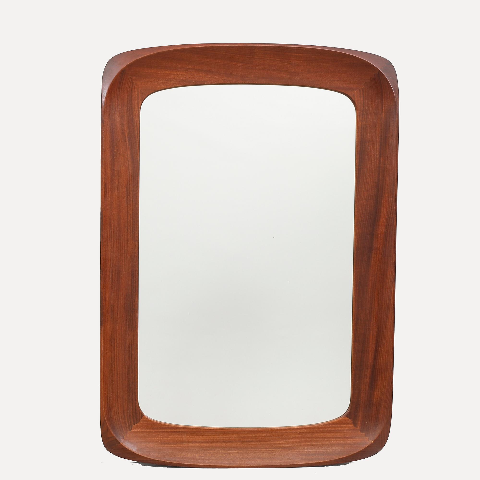 A 1950/60s walnut G&T mirror.
