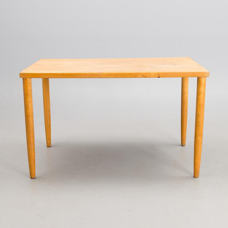 ILMARI TAPIOVAARA, PÖYTÄ, Domus. Keravan Puuteollisuus 1940-luvun loppu.