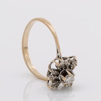 RING 18K whitegold 1 brilliant-cut diamond approx 0,25 ct and single-cut diamonds.