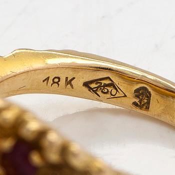 An 18K gold ring with brilliantcut diamonds approx. 0.22 ct in total and rubies. Finnish import mark 1972.